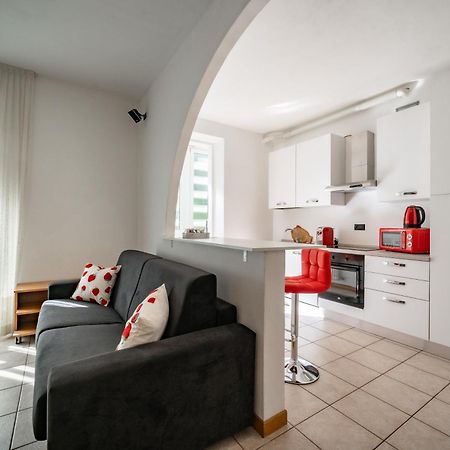 Dolce Teresa Apartment Манделло-дель-Ларіо Екстер'єр фото